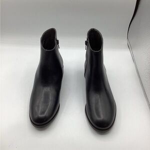 Talbots back leather ankle boots. Women’s size 7.5